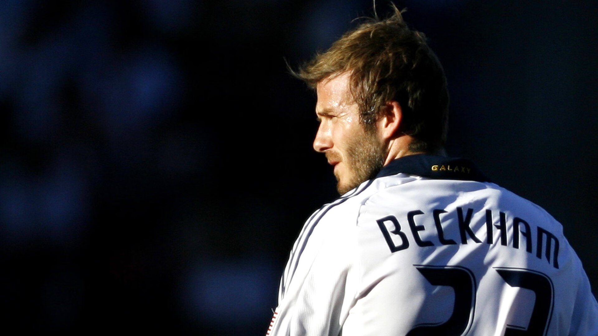 萨拉赫重返赛场,德国观众沸腾的夜晚:首场状态出色,全场沸腾不已